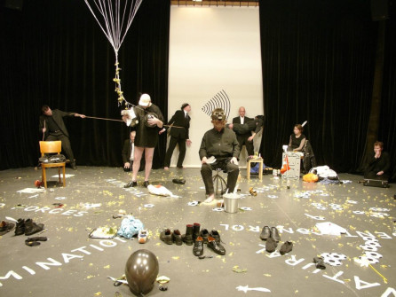 Black Market International, Bon 8, Bern, Schweiz, 2005, Photographer Martin Rindlisbacher-1030.jpg