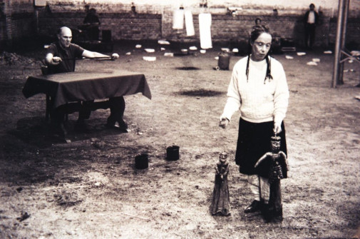 Nigel Rolfe (links), Janet Haufler (rechts), Black Market International, Neue Horizonte, Empedokles, Alte Reithalle, documenta 9, Kassel