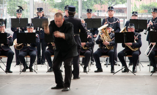 Ringing-the-bell-in-dialogue-with-Harmoniemusik-Vaduz-2011-Photo-Nigel-Rolfe