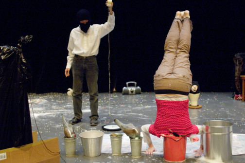 Wen Lee, Julie Andrée T., Black Market International, Bone 8, Bern, Schweiz, 2005, Photographer Martin Rindlisbacher