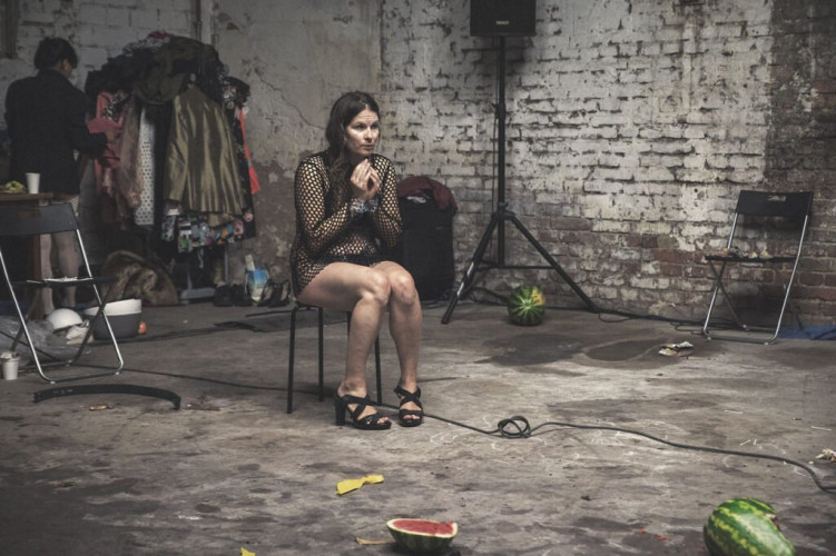 Petra Strahovnik, Beyond the civilized body - 9 -hours performance, Photographer Jürgen Fritz